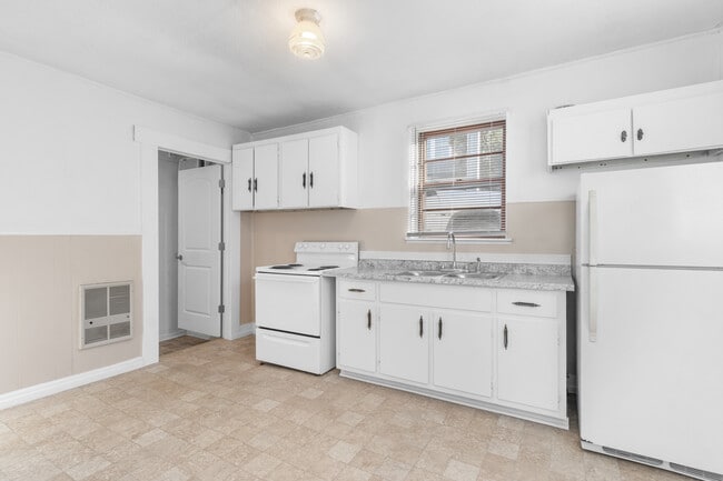 Building Photo - 110 Blackman St Unit B