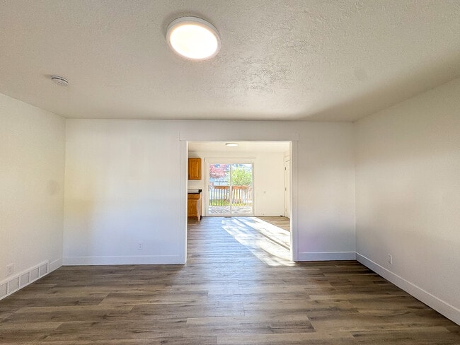 Photo - 1340 E Navajo Dr House