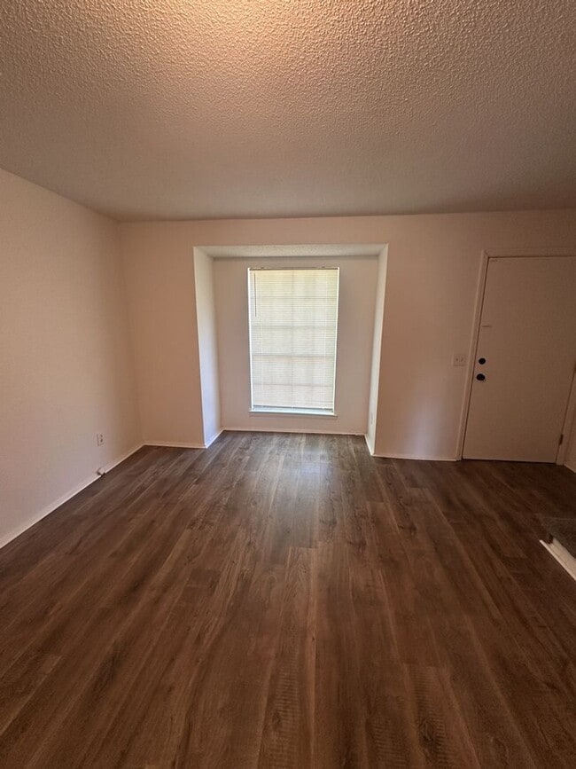 Photo - Freshly Renovated - 2 Bedroom | Pet Friendly