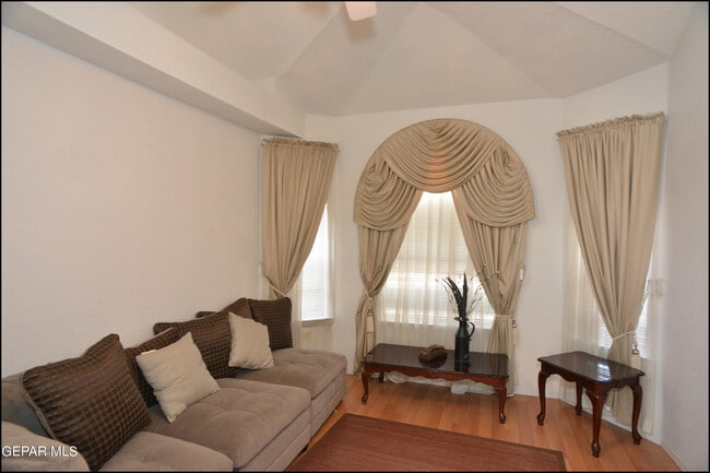 Photo - 7528 Luz De Lumbre Ave