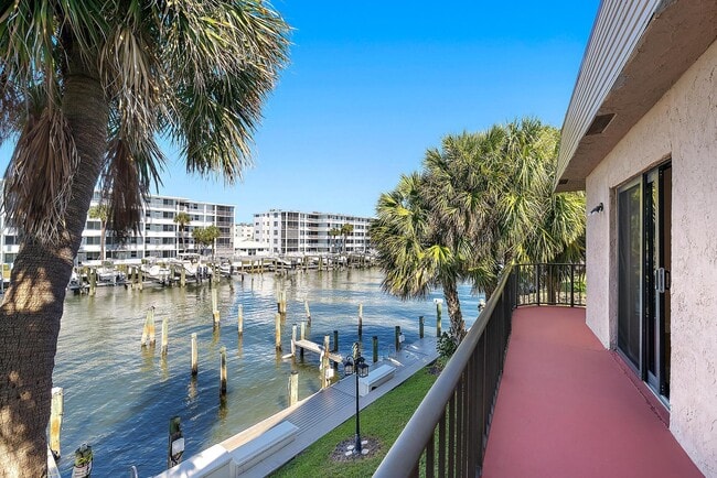 Building Photo - 135 Shore Ct Unit 204