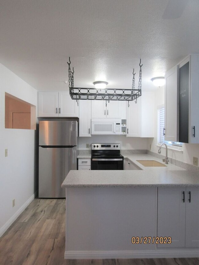 Beautiful updated 3 Bed, 2 Bath Condo in R... - Beautiful updated 3 Bed, 2 Bath Condo in R...