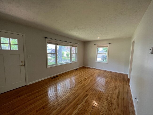 Photo - The Little Bungalow of Your Dreams Near East Bay! 2BR / 1BA Long-Term Rental