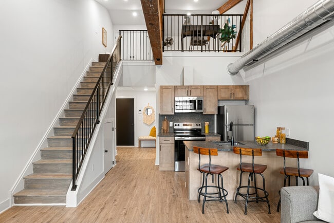 Building Photo - 201 Leverington Ave Rental
