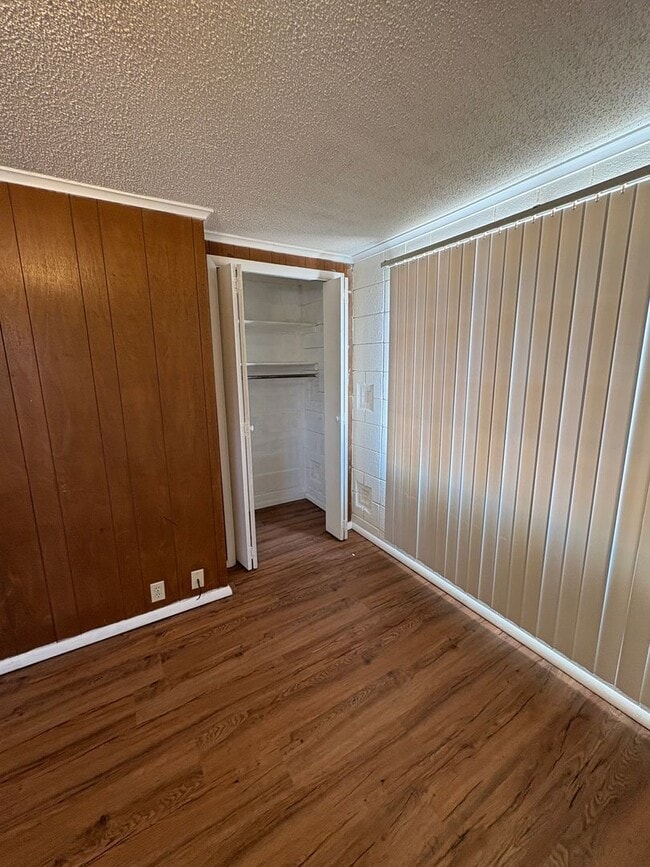 1620 1/2 N. Grand