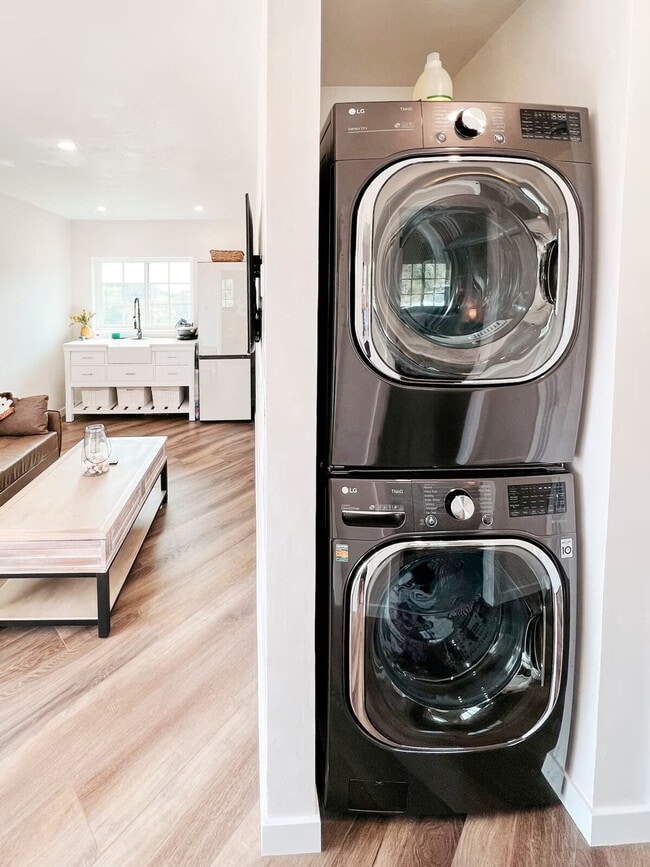 Photo - 898 Veronica Springs Rd Unidad SI ID1353165P