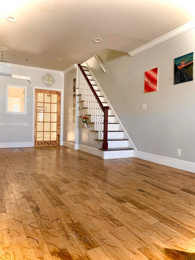 Photo - 174 E Huntingdon St