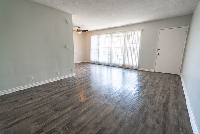 Photo - 350 S Manhattan Pl