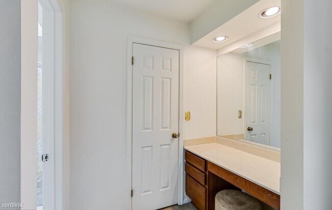 Photo - 3 br, 3 bath House - 15411 Pine Tree Court