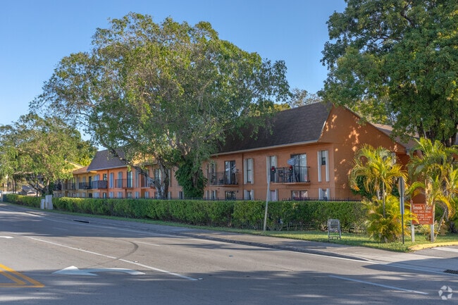 Photo - Tennis Villas Apartments
