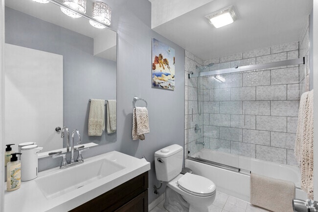 Building Photo - 1754 W Division St Unit 2 Rental