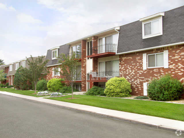 Building Photo - Village Park at Eastborough Rental
