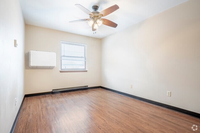 Studio, 1BA - 270SF - Living Room