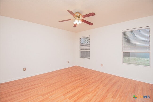 Building Photo - 2907 Lantana Dr