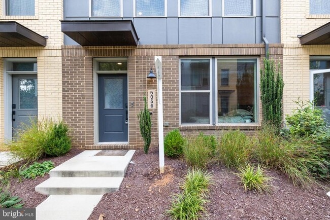 Building Photo - 5056 Oakmoore Dr Rental