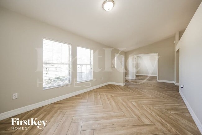 Photo - 203 Roat St