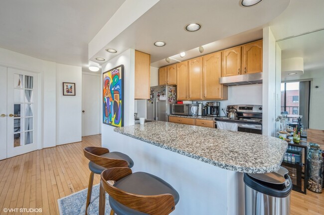 Photo - 345 W Fullerton Pkwy Unit 801