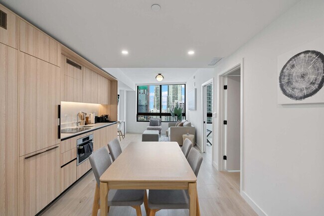 Photo - 225 N Miami Ave Unidad SI FL28-ID1380779P