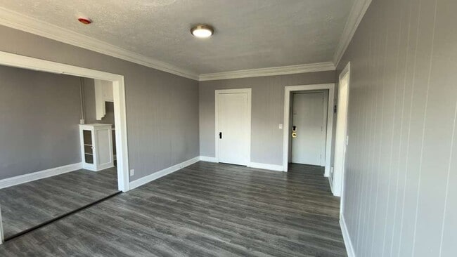 Building Photo - 392 E 147th St