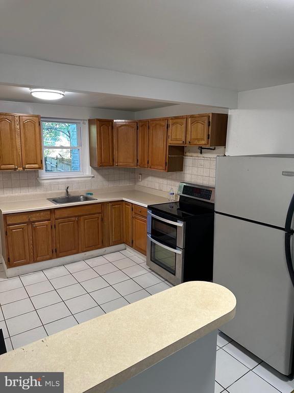 Building Photo - 132 E 18th St Rental