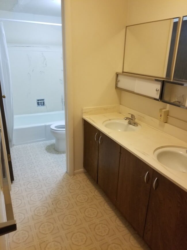 Photo - SINGLE FAMILY HOUSING -  2 bed/1 bath just off of University Parkway in Orem Unidad 7