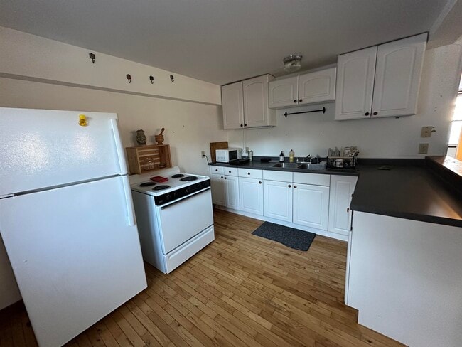 Building Photo - 1889 VT-30 Unit 1