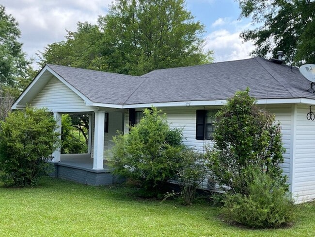 Building Photo - Renovated 3 Bedroom 1 Bath Home for Rent