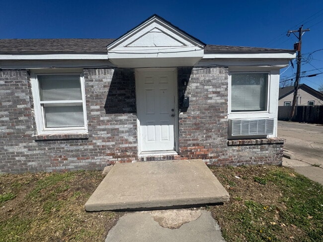 Building Photo - 824 S Water St Unit 4