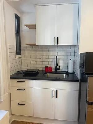 Building Photo - 304 E 41st St Rental