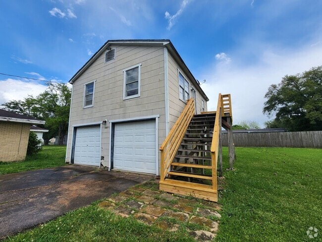 Building Photo - 105-102 9th Ave Rental