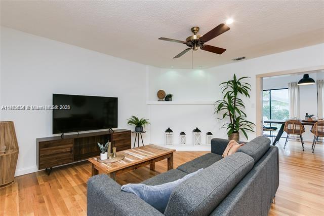 Building Photo - 138 NE 13th Ave Unit 2 Rental