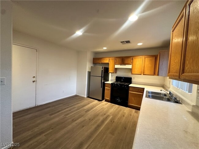 Building Photo - 5278 Paradise Valley Ave