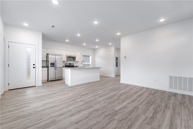 Photo - 840 Boardwalk Ave