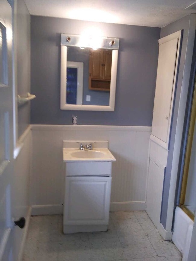 Photo - 526-3W Main-E