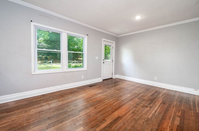 Building Photo - 120 E Screven St Rental