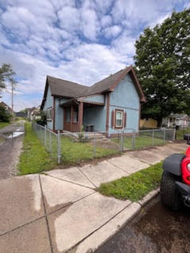 Photo - For Rent – 254 N Reisner St, Indianapolis, IN 46222 Newly Remodeled 2BD/1BA Near IUPUI & Downtown In