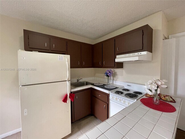 Building Photo - 5192 NE 6th Ave Unit 802