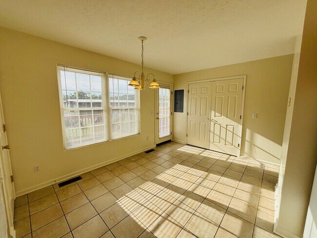 Photo - 724 Park St