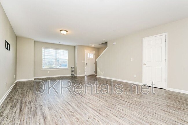 Photo - 402 Whippet St