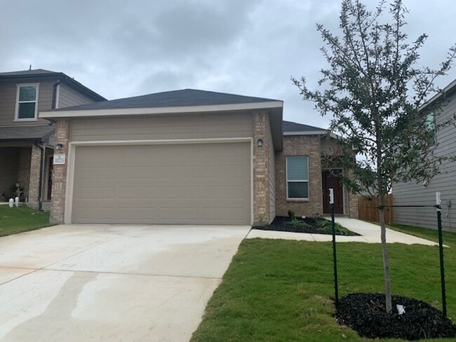 Building Photo - ONE STORY  |  NO CARPET  |  9' CEILING  |  EASY MAINTENANCE  |  2 CAR GARAGE  |  BUILT IN 2023