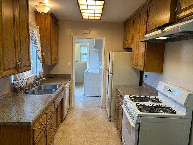 Photo - GREAT 3BD HOUSE WITH INCREDIBLE OUTDOOR SP...