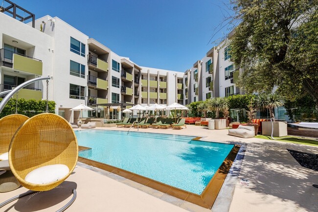 Pool | Brio Apartments | Apartment in Glendale, CA - Brio Apartments