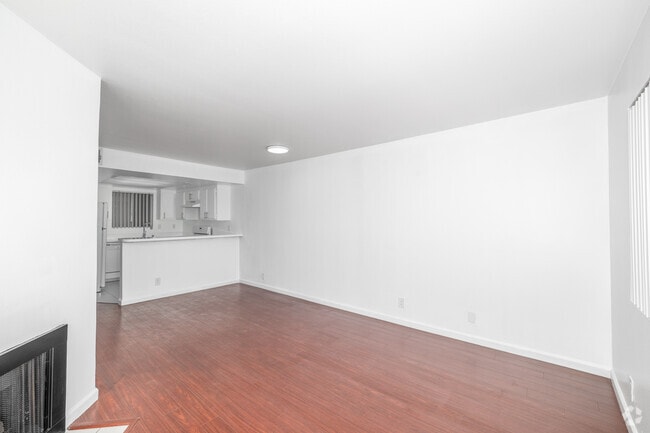 1BR, 1BA - 600SF - Living Room