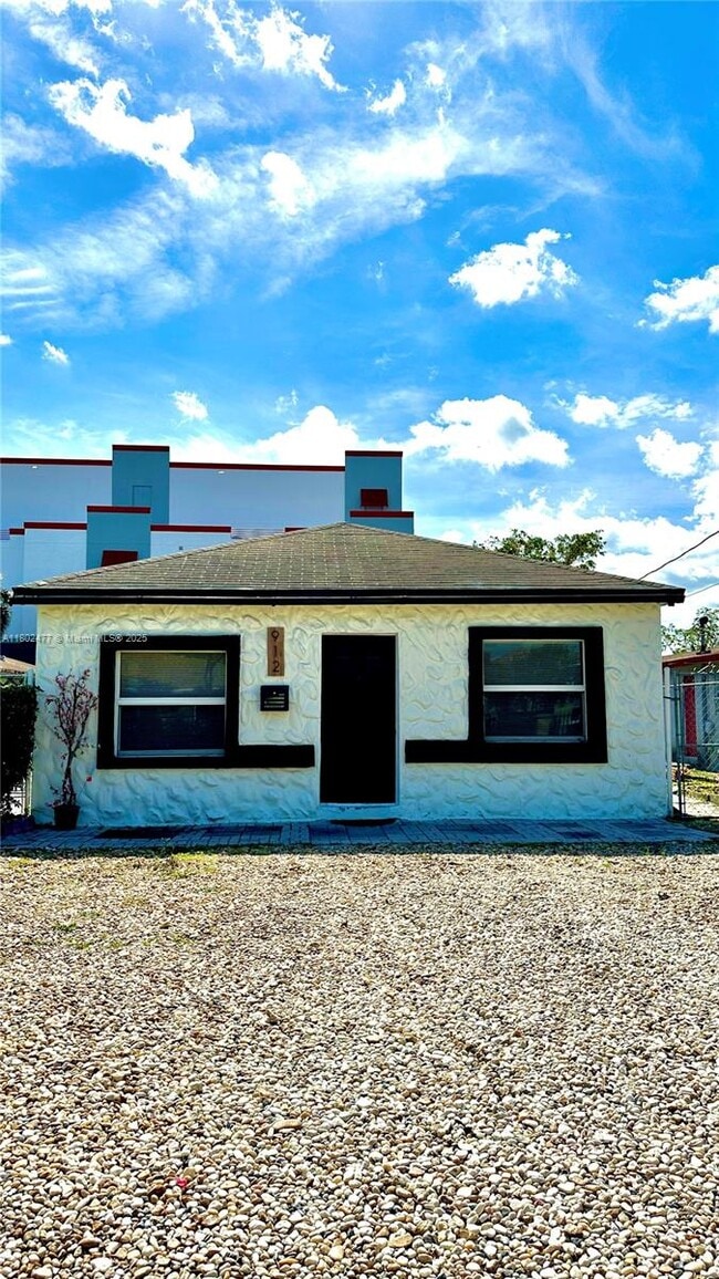 Photo - 912 NW 2nd St