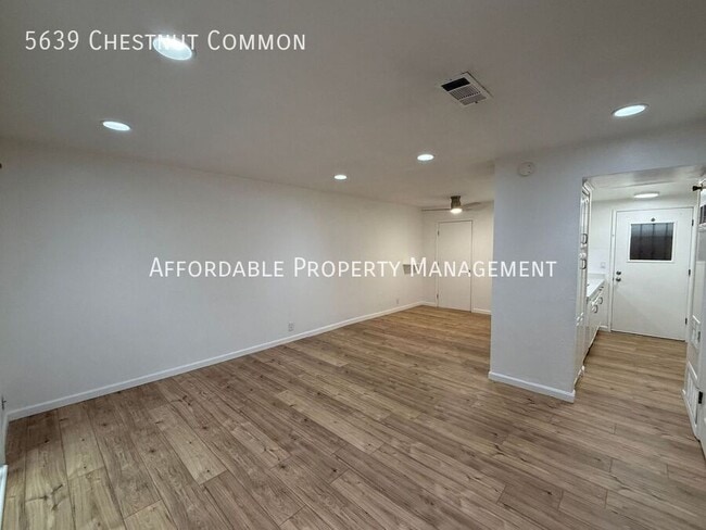 Photo - 5639 Chestnut Common