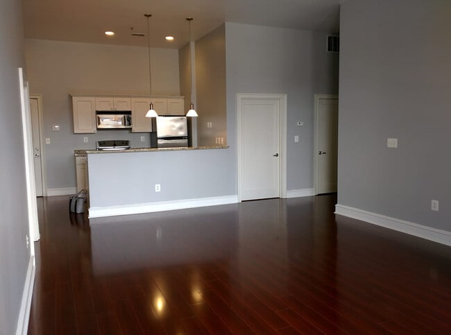 Building Photo - 201 N 8th St Unit 207