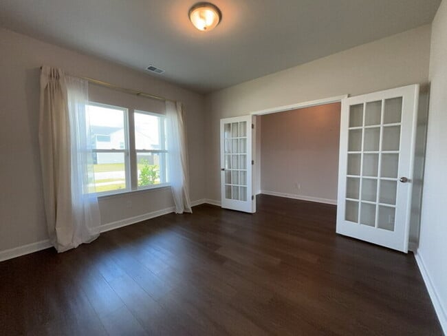 Photo - 445 Navona Dr