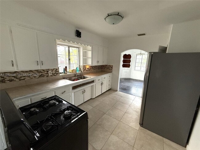 Photo - 1330 Kasim St