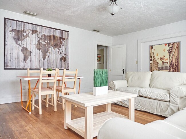 Photo - R0504 Unit House