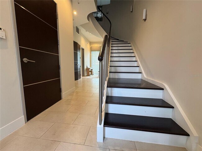239 Cosmopolitan Ct